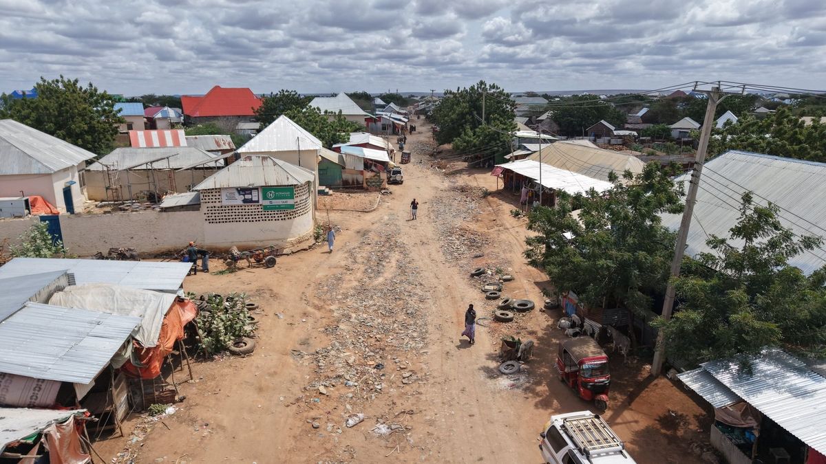 Aerial view of the Suuqyare road running through the market, with stalls on both sides