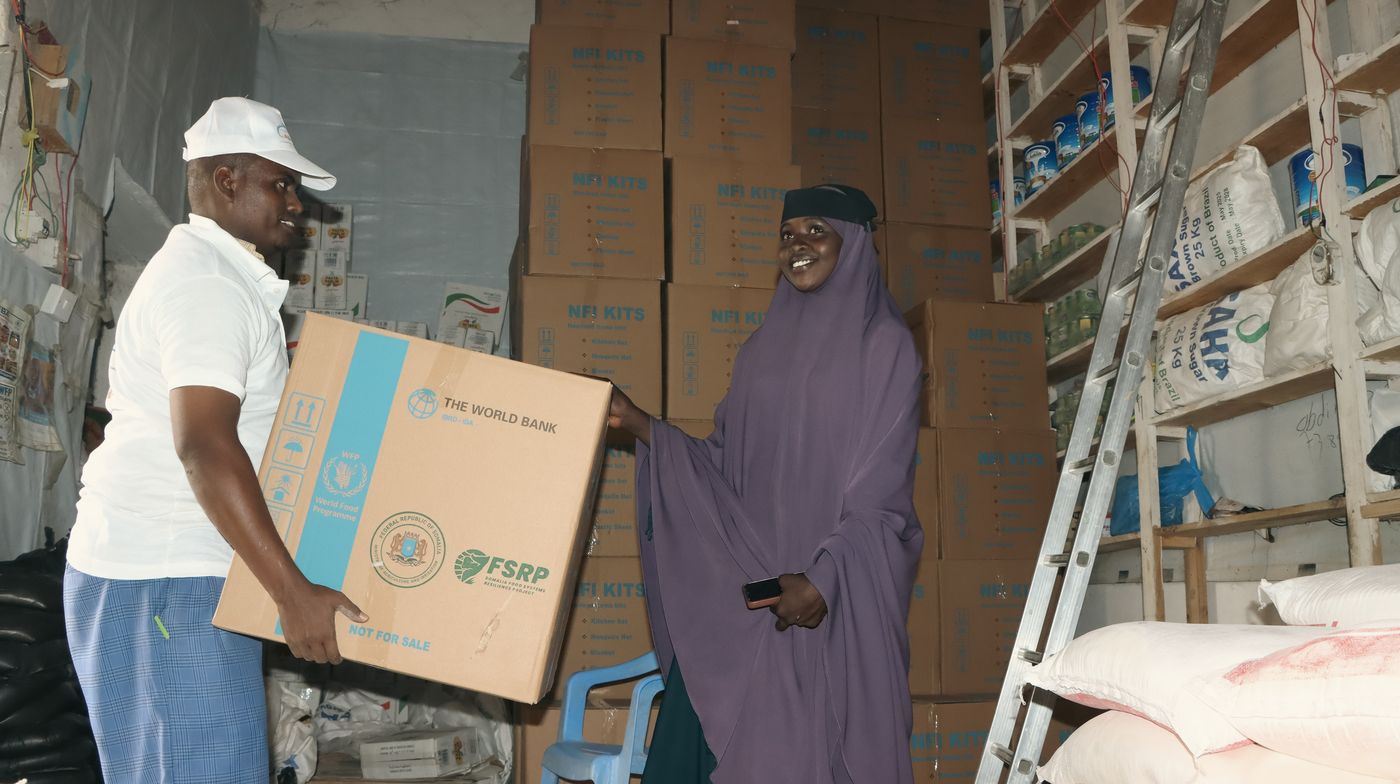 Food assistance supplies being handled at a Lifeline Gedo distribution point in Bardhere